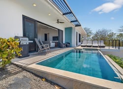 Casa con piscina vista al mar a 400 m de la playa