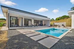 Piscina y terraza