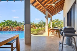 Casa con vista al mar cerca de playa Marbella